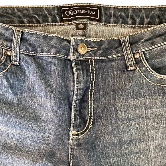 Cato Women’s Tapered Leg Jeans 16 Mid Rise Medium Wash Embroidered Stretch - Picture 2 of 7